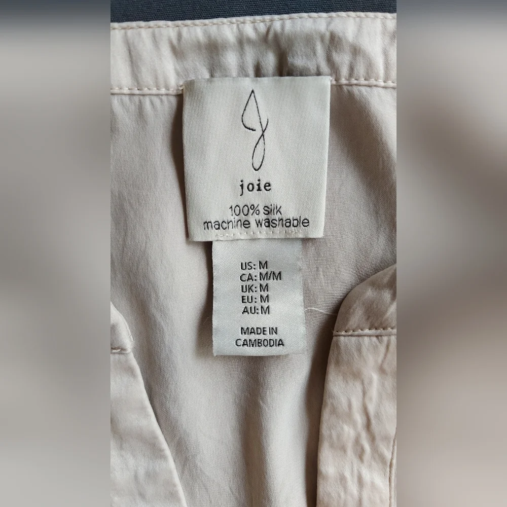 Women's blouse by the American brand Joie — 100% silk - Picture 4 of 9